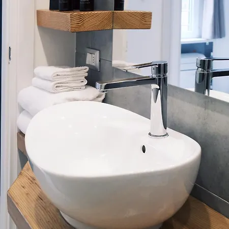 Comecasa Vicino Stazione Apartamento Milão